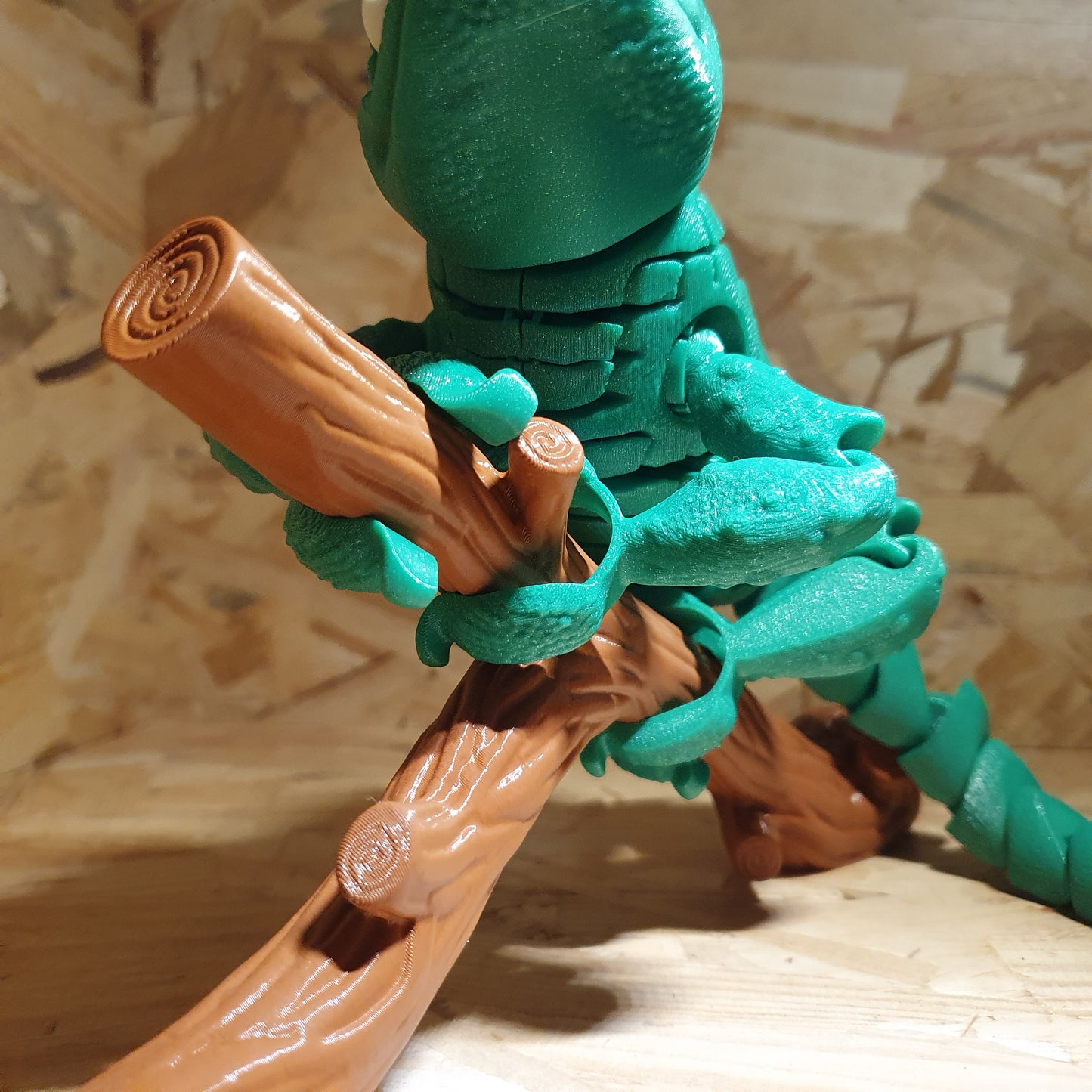 Caméléon Flexible sur sa Branche